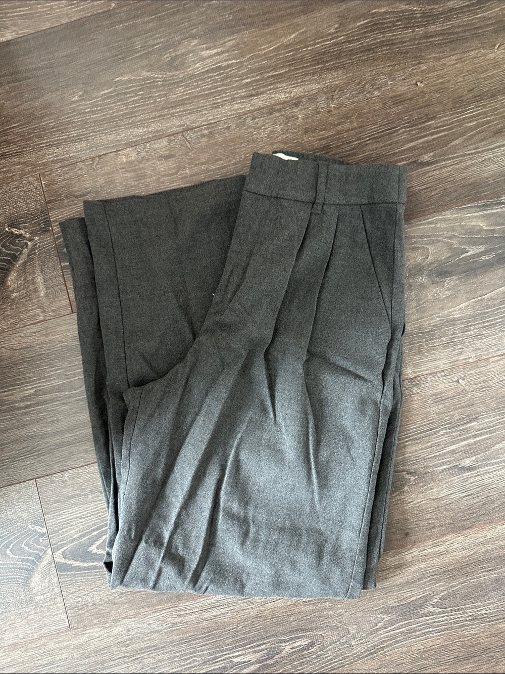 Hollister Women's Gray Pleated Trousers